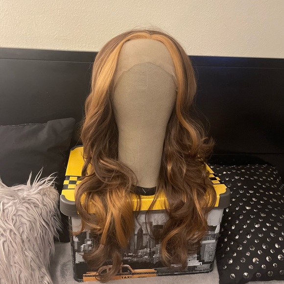Highlighted Body Wave Wig - Picture 4 of 11